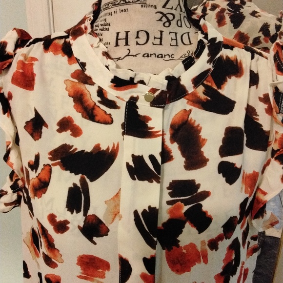 Women's NWT Orange/Brown Flutter Sleeve Top front button closure by DKNY Size M - Picture 2 of 4